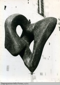 DISGREGAZIONE DELLA FORMA, 1971 Bronzo, cm 67